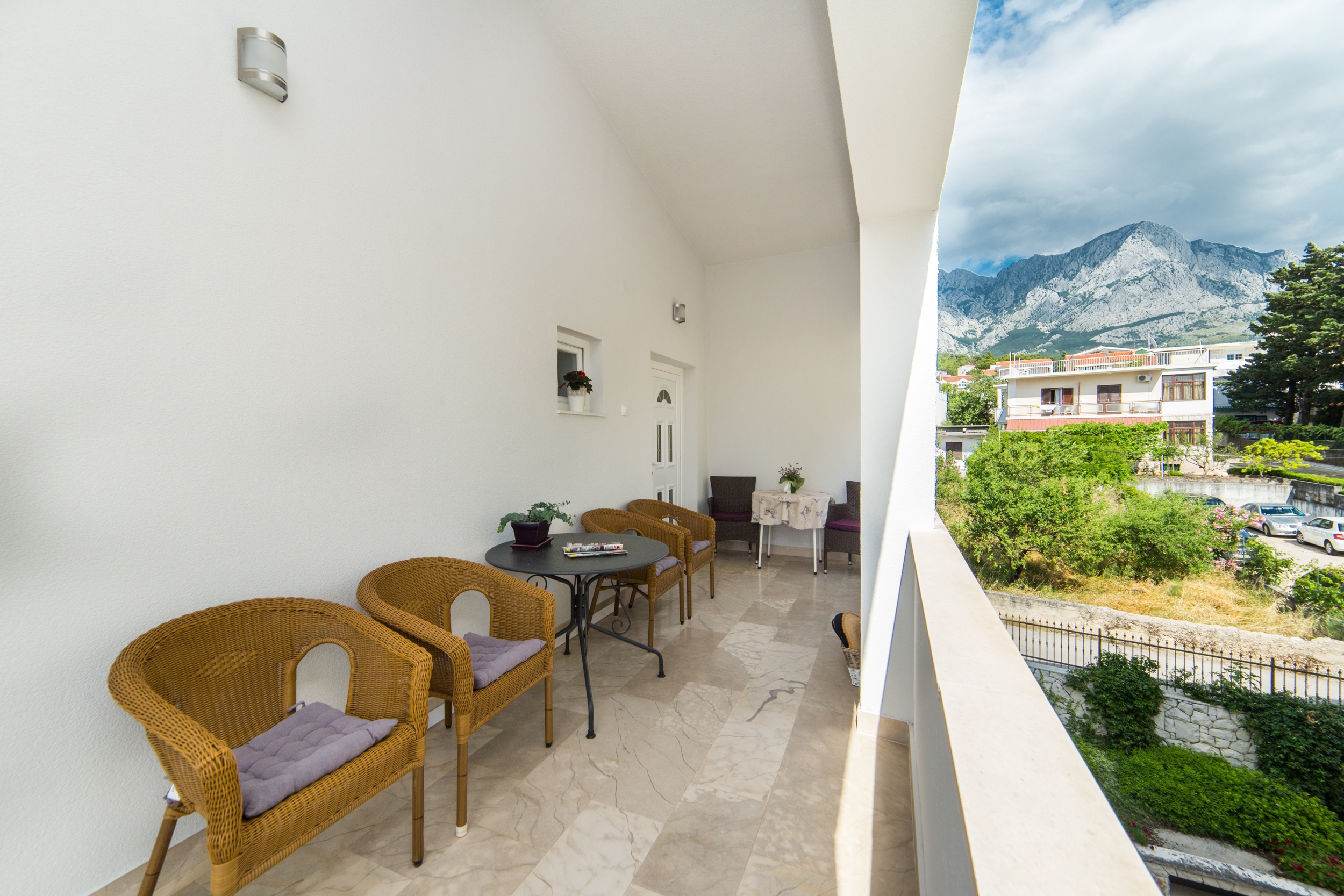 Three bedroom apartment with terrace Baška Voda, Makarska  A-c