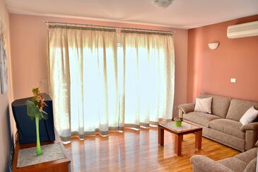 Makarska, Woonkamer in the apartment, air condition available en WiFi.