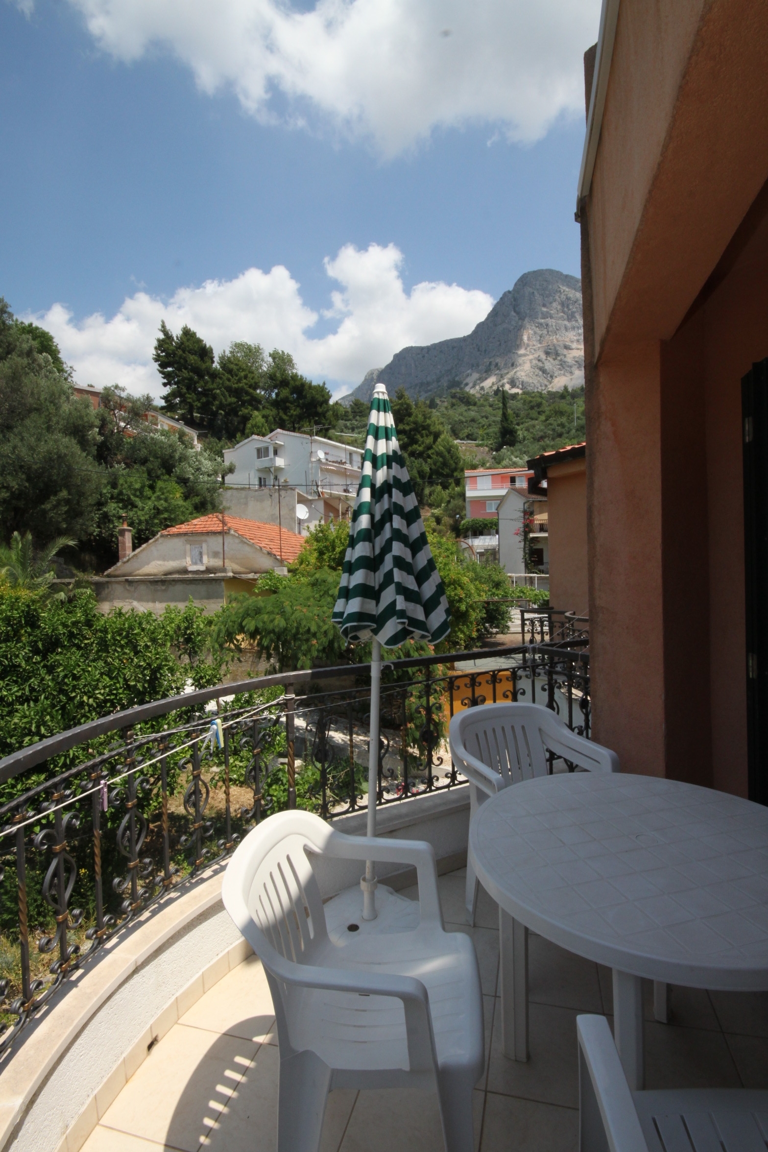 One bedroom apartment near beach Podgora, Makarska  A-c