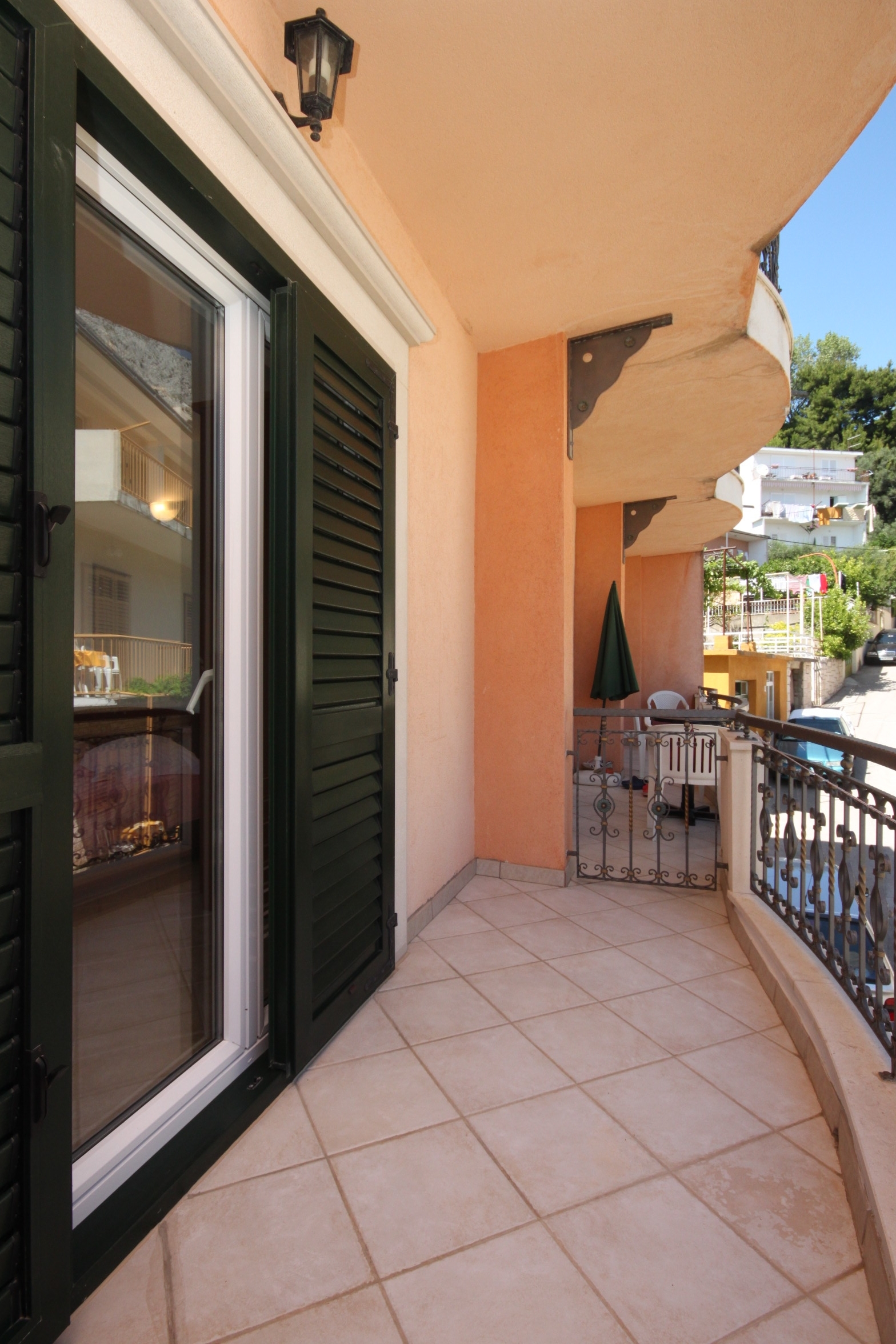 One bedroom apartment near beach Podgora, Makarska  A-d