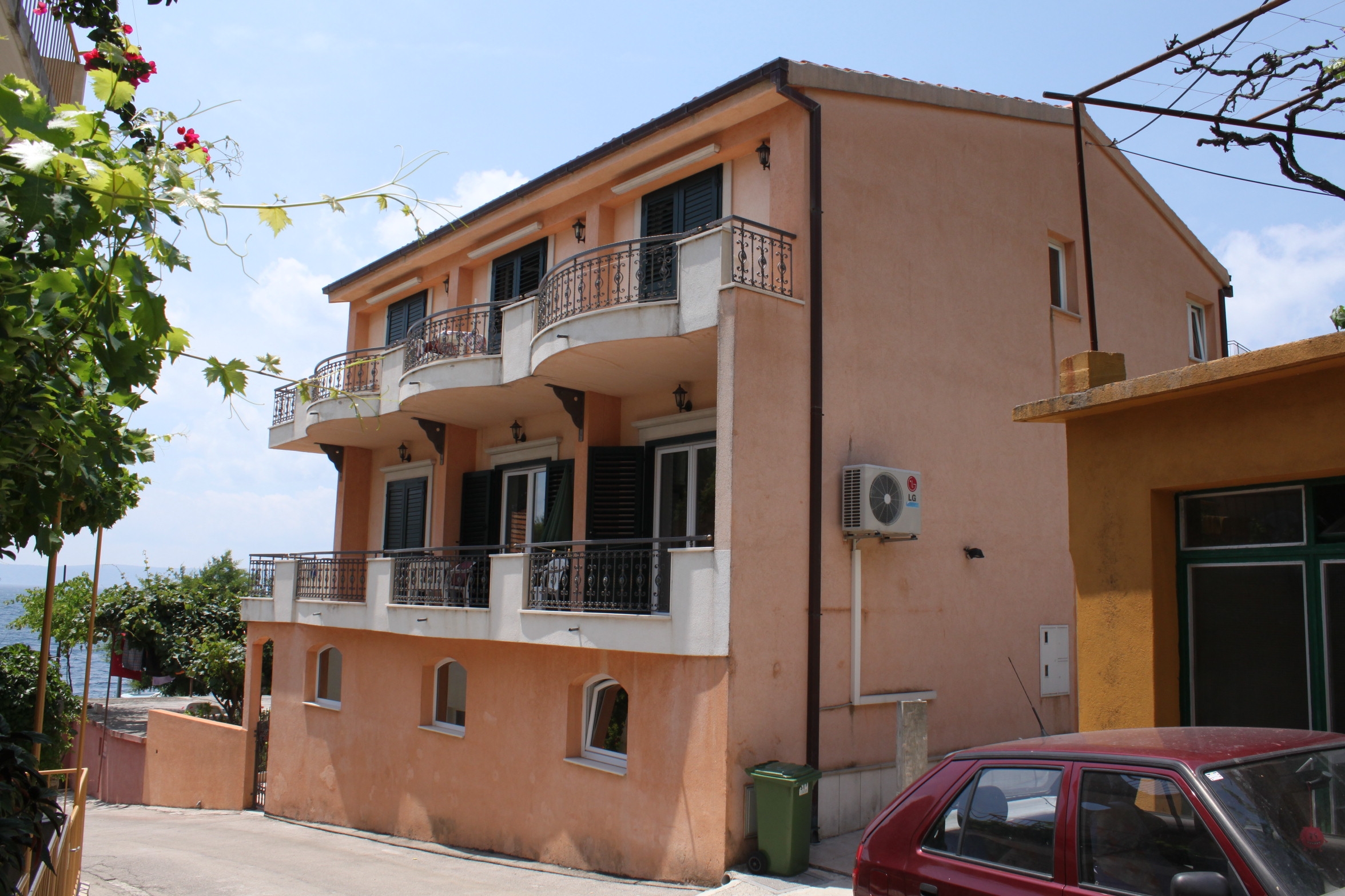 One bedroom apartment near beach Podgora, Makarska (A-6725-c)
