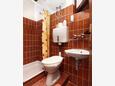 Bathroom 2 Sućuraj, Bathroom 2 in the apartment, (pet friendly) and WiFi.