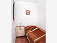 Sućuraj, Bedroom 2 in the apartment, (pet friendly) and WiFi.