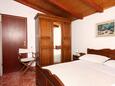 Sućuraj, Bedroom 1 in the apartment, (pet friendly) and WiFi.