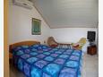 Bedroom Sućuraj, Bedroom in the apartment, air condition available, (pet friendly) and WiFi.