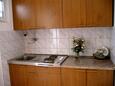 Sućuraj, Kitchen in the apartment, (pet friendly) and WiFi.