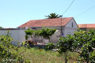 Property Sućuraj, Hvar, Property 6733 - Apartments near sea with pebble beach.