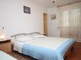 Sućuraj, Bedroom in the room, air condition available, (pet friendly) and WiFi.