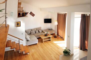 Living room Makarska, Living room in the apartment, dostupna klima, dopusteni kucni ljubimci i WIFI.
