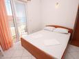 Podaca, Bedroom in the studio-apartment, air condition available and WiFi.