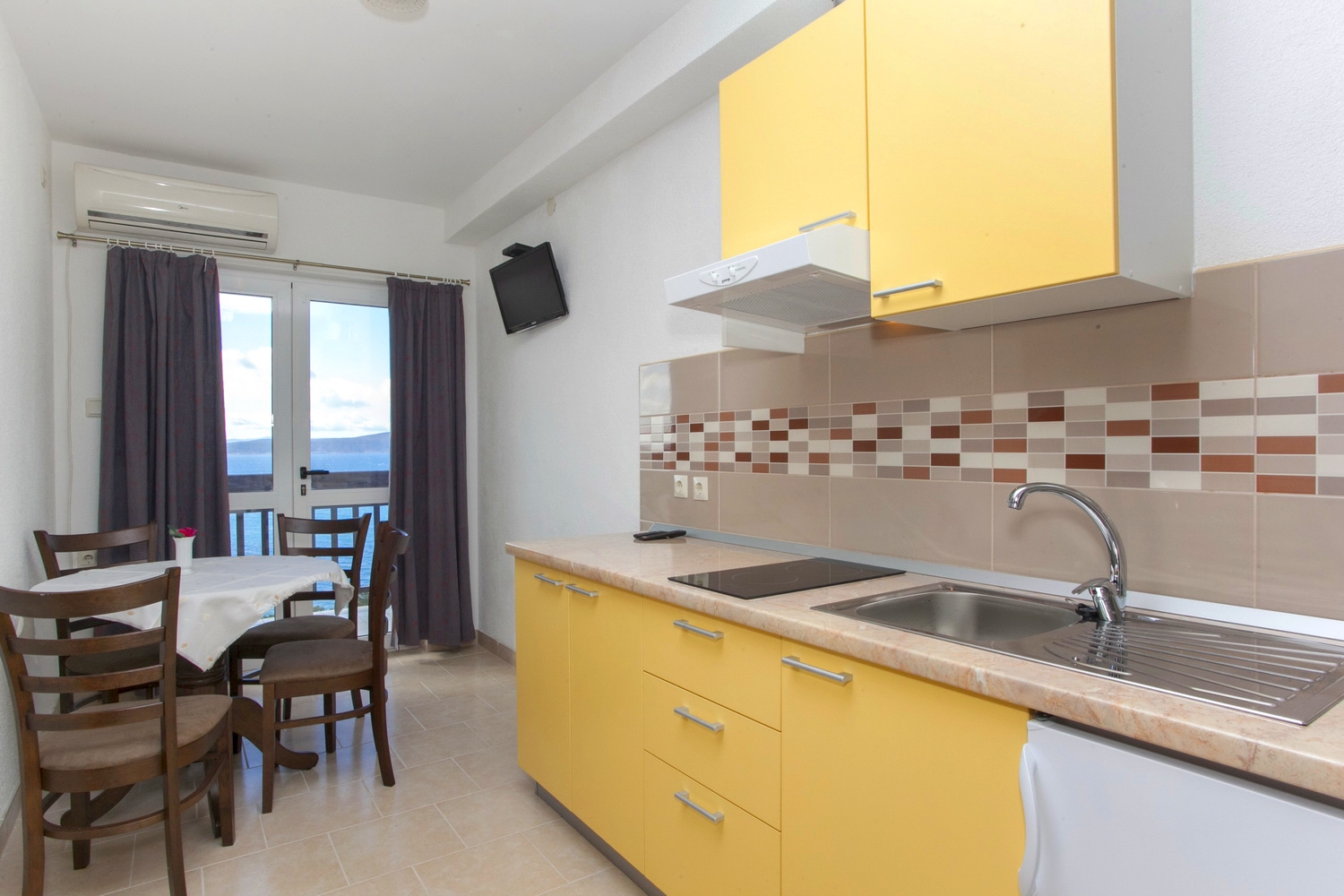 Two bedroom apartment with balcony and sea view Baška Voda, Makarska  A-a