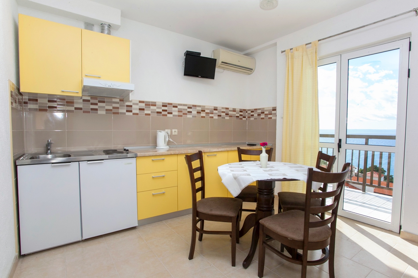 Two bedroom apartment with balcony and sea view Baška Voda, Makarska  A-c