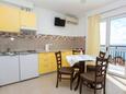 Baška Voda, Dining room in the apartment, air condition available and WiFi.