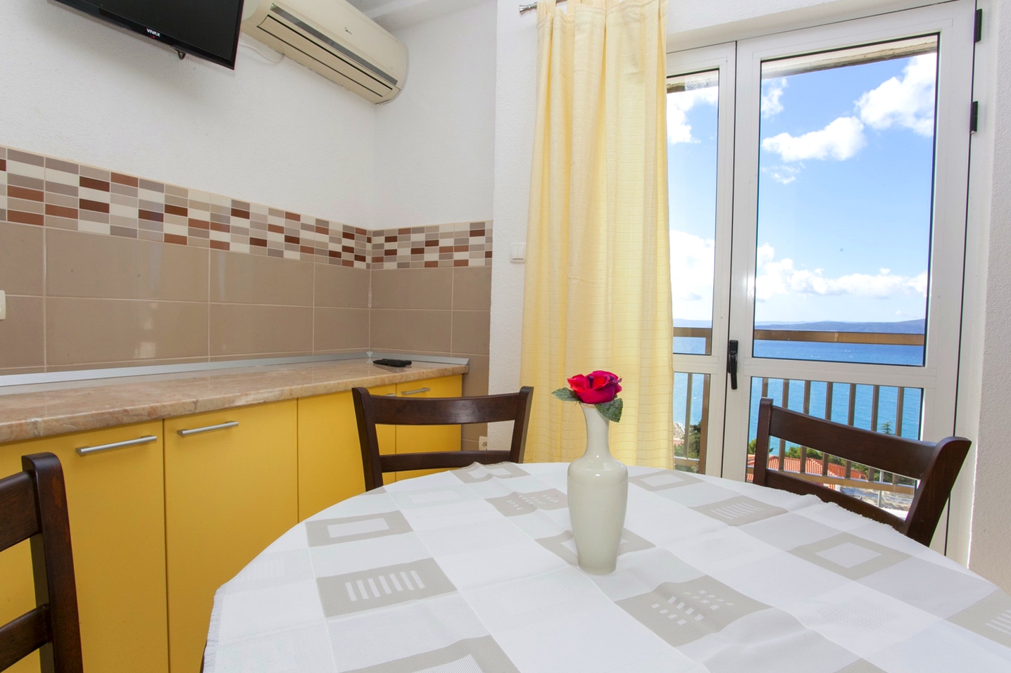 Two bedroom apartment with balcony and sea view Baška Voda, Makarska  A-c