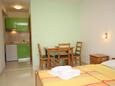 Salle à manger Baška Voda, Salle à manger dans l’hébergement en type studio-apartment, WiFi.