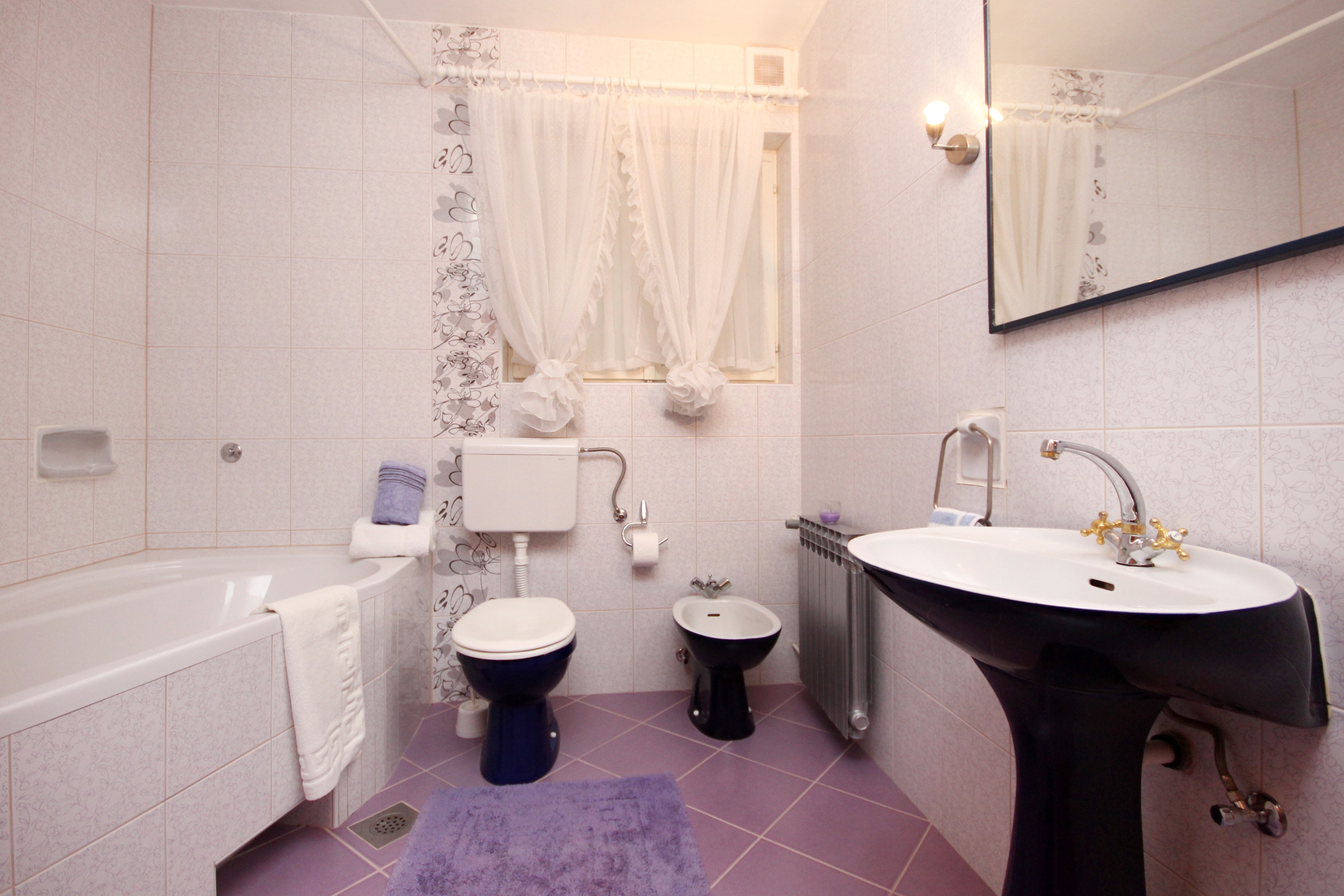 Three bedroom apartment with balcony and sea view Makarska  A-a
