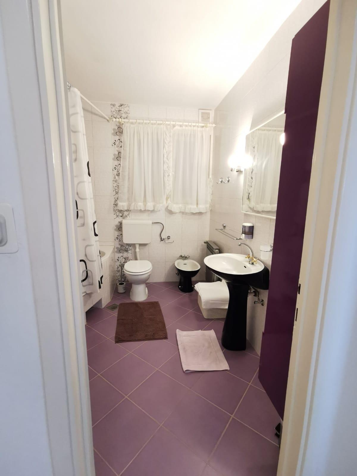 Three bedroom apartment with balcony and sea view Makarska  A-a