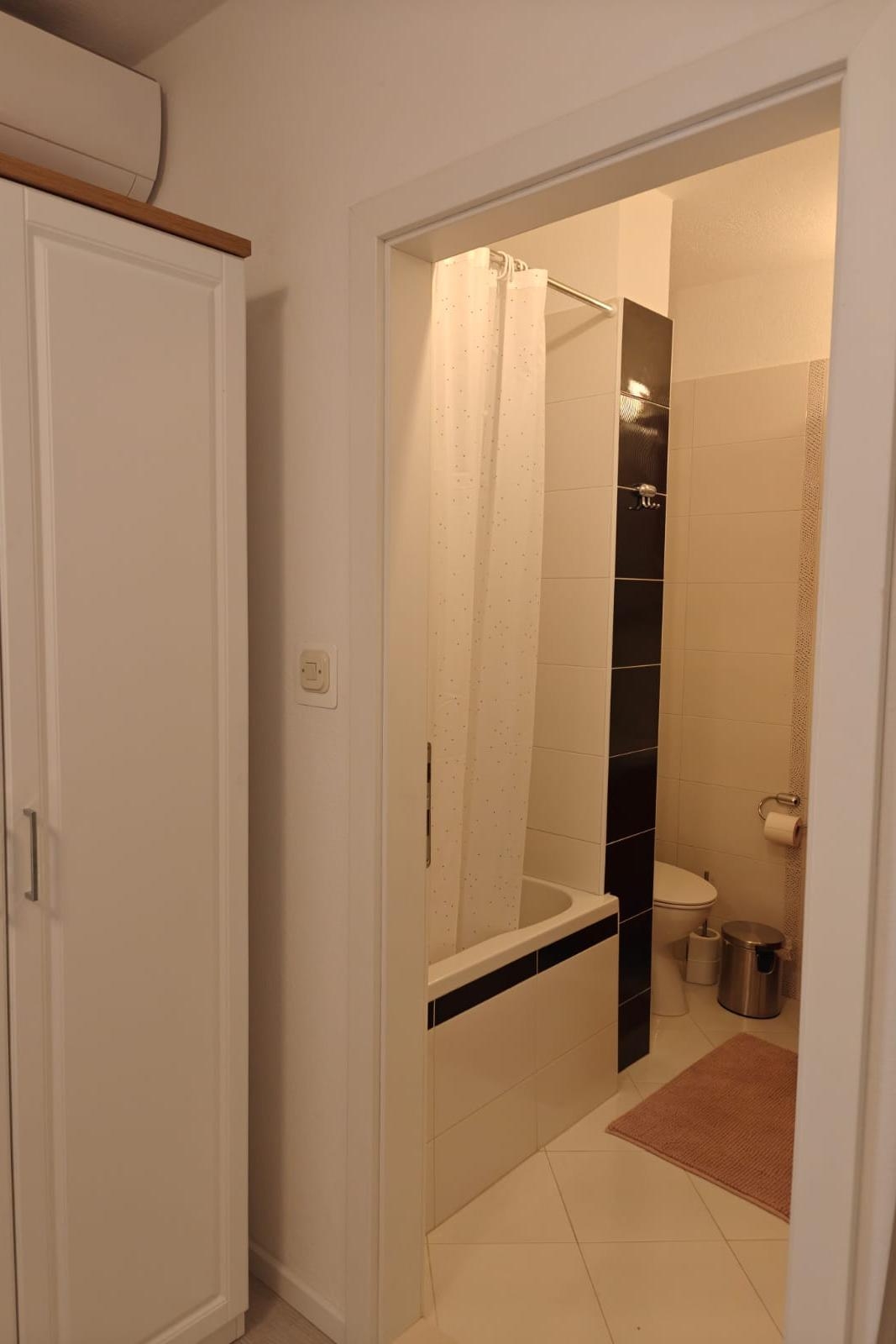 Three bedroom apartment with balcony and sea view Makarska  A-a