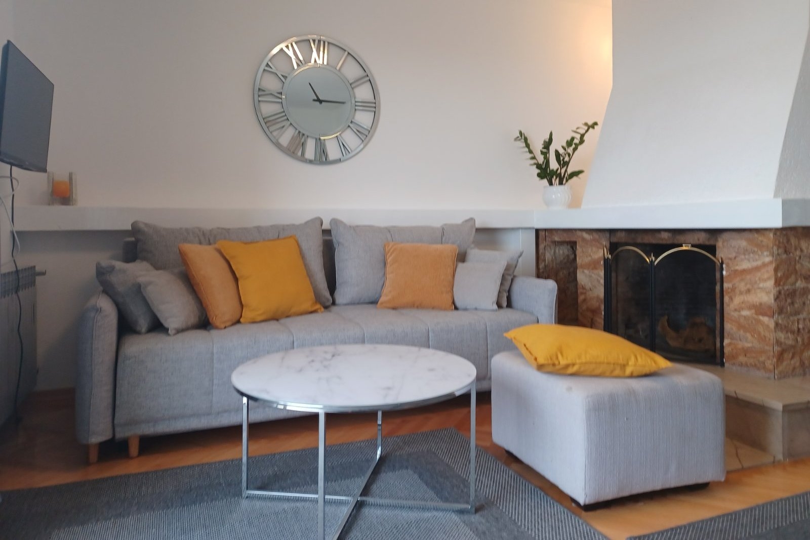 Three bedroom apartment with balcony and sea view Makarska (A-6767-a) Three bedroom apartment with balcony and sea view Makarska (A-6767-a)