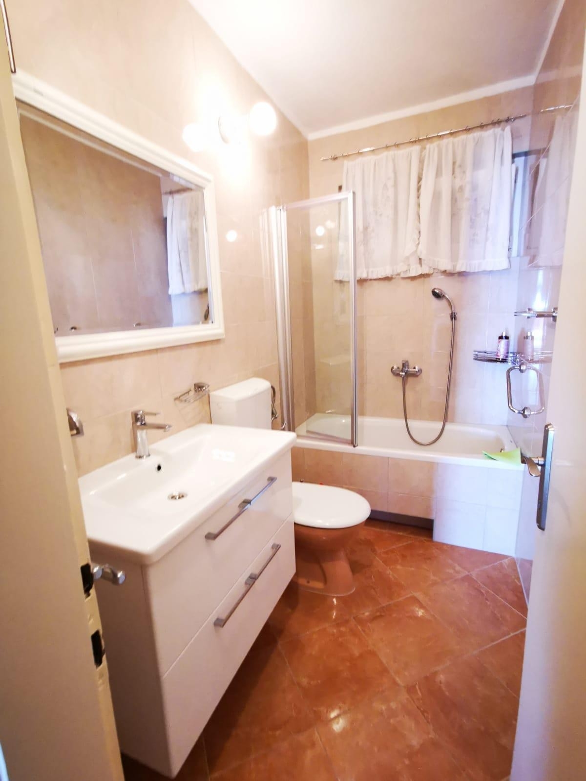 Two bedroom apartment with terrace Makarska  A-b