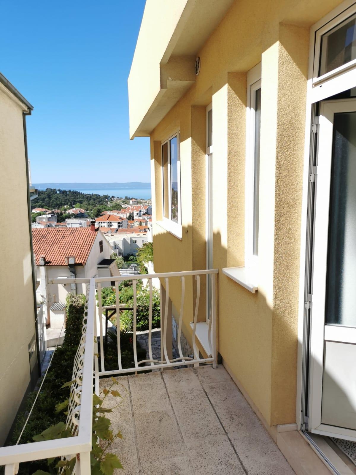 Room with balcony and sea view Makarska  S-a