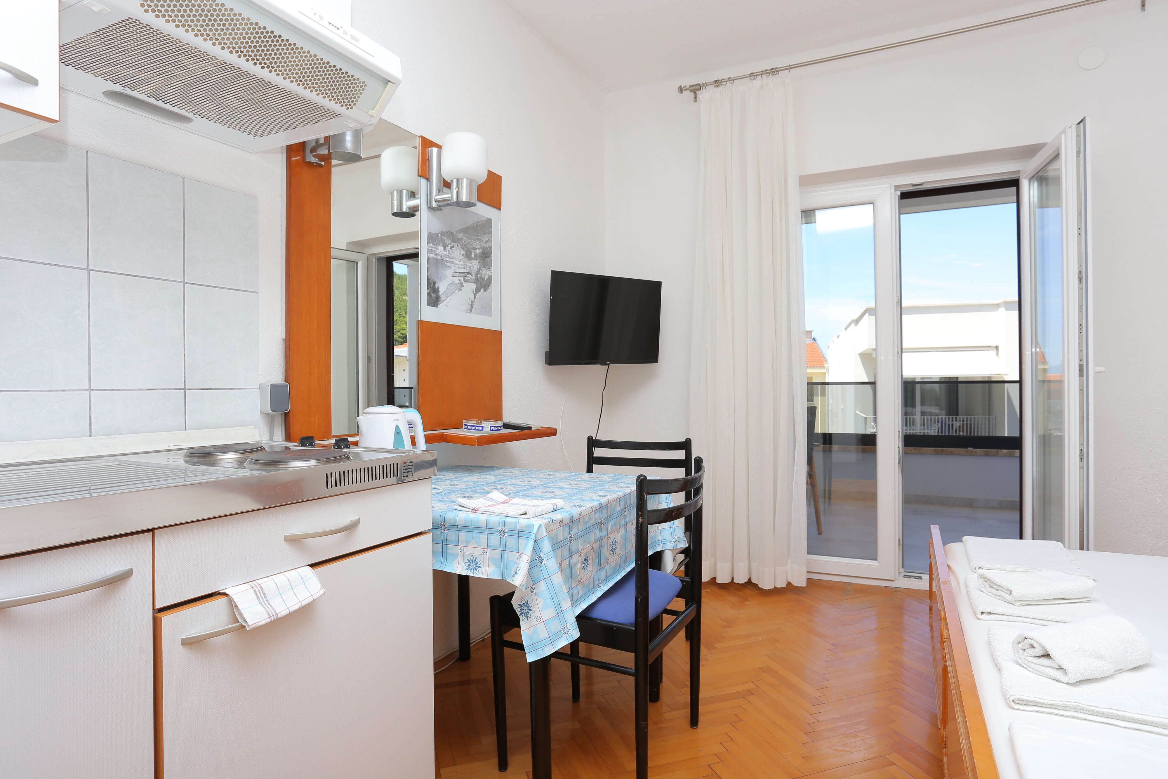 Studio flat with terrace Baška Voda, Makarska (AS-6773-a)