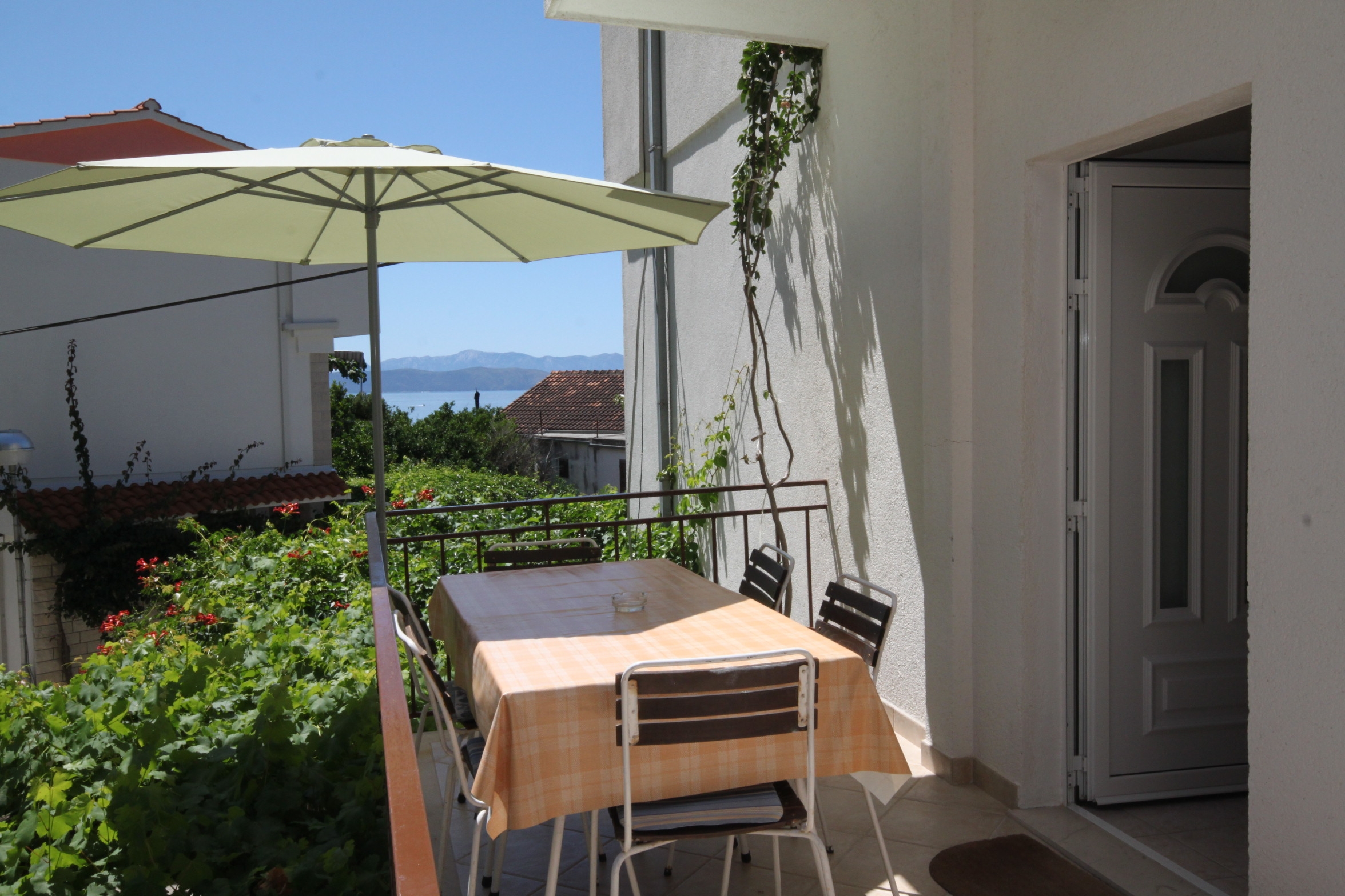 Two bedroom apartment with terrace and sea view Podgora, Makarska  A-a