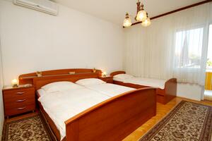 Apartments with a parking space Makarska - 6778