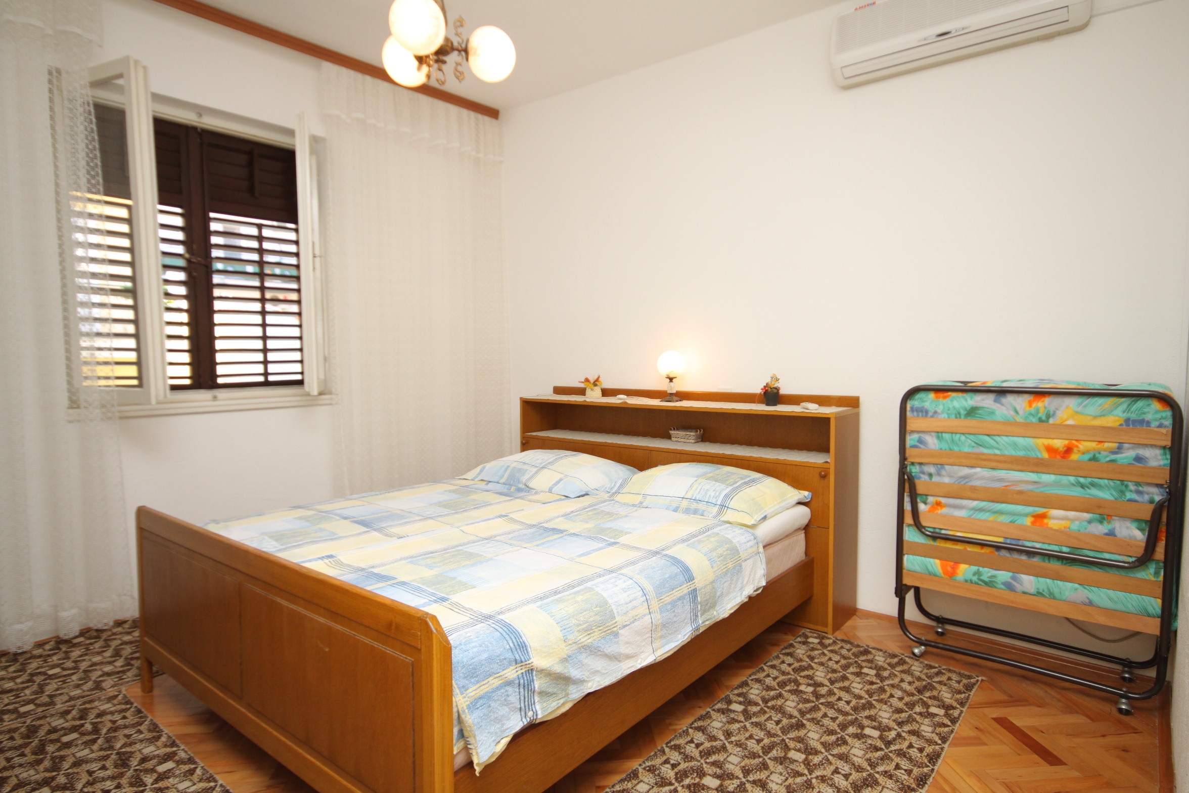 Room with air-conditioning Makarska (S-6778-b) Room with air-conditioning Makarska (S-6778-b)