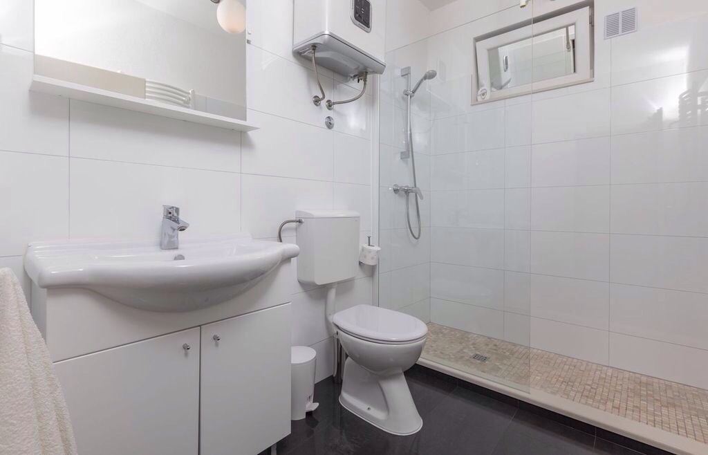 Four bedroom apartment near beach Podgora, Makarska  A-a