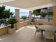 Podgora, Terrasse dans l’hébergement en type apartment, avec la vue sur la mer et WiFi.