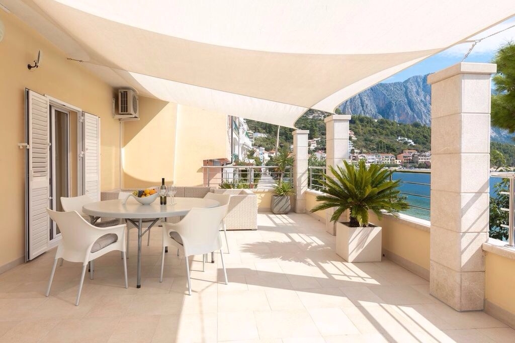 Four bedroom apartment near beach Podgora, Makarska  A-a