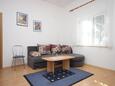 Living room Gradac, Living room in the apartment, dopusteni kucni ljubimci i WIFI.
