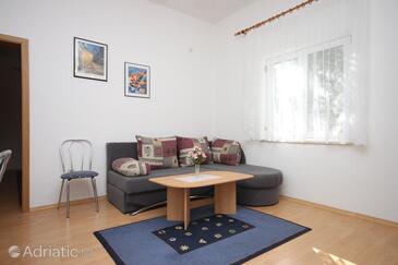 Living room Gradac, Living room in the apartment, dopusteni kucni ljubimci i WIFI.