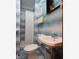 Bathroom 2 Makarska, Bathroom 2 in the apartment, (pet friendly) and WiFi.