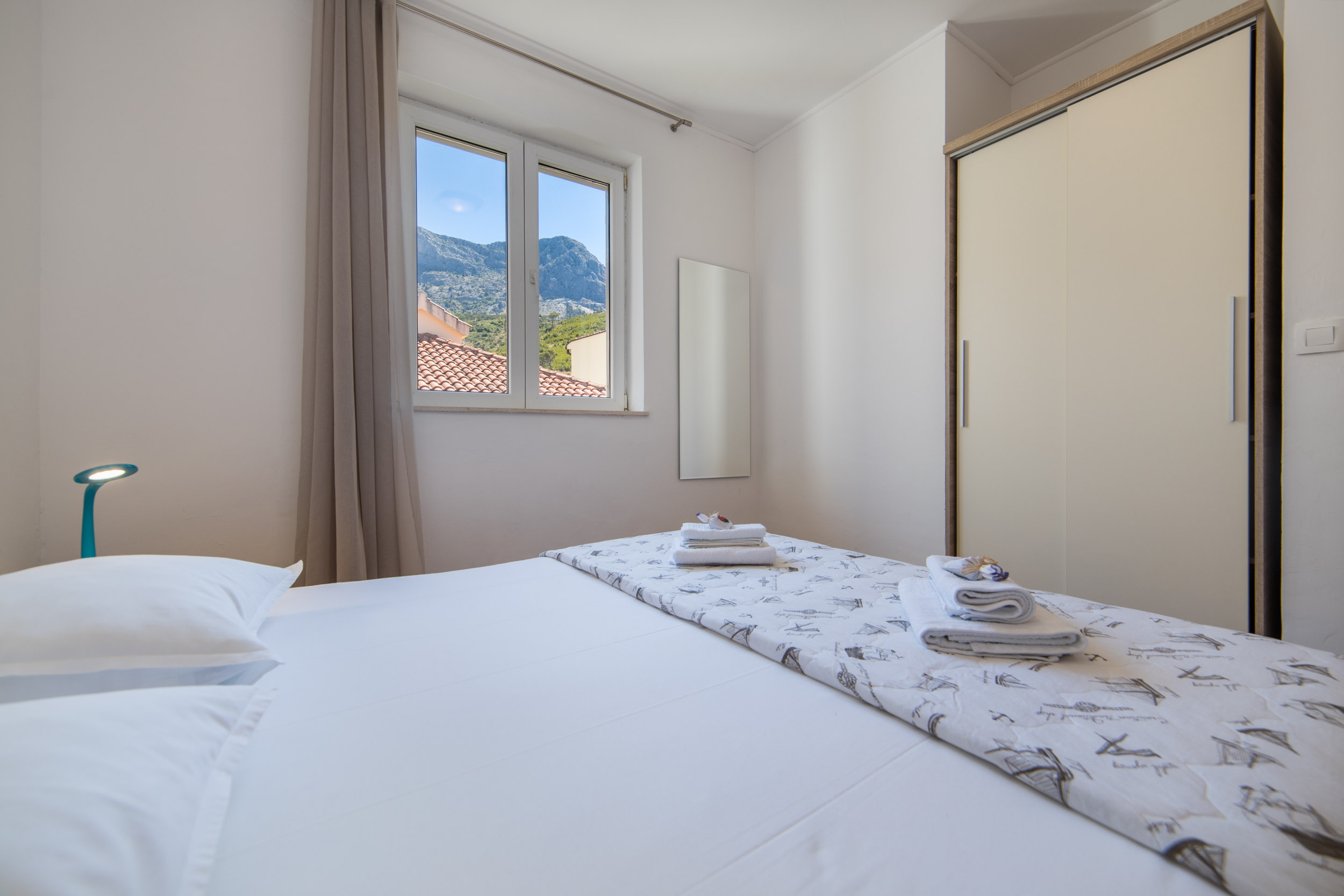 Three bedroom apartment near beach Podgora, Makarska  A-a