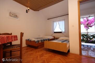 Podgora, Woonkamer in the apartment, air condition available, (pet friendly) en WiFi.