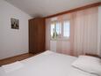 Makarska, Bedroom 2 in the apartment, (pet friendly) and WiFi.