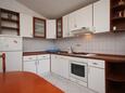 Makarska, Kitchen in the apartment, air condition available, (pet friendly) and WiFi.