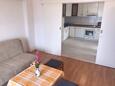 Makarska, Living room in the apartment, (pet friendly) and WiFi.