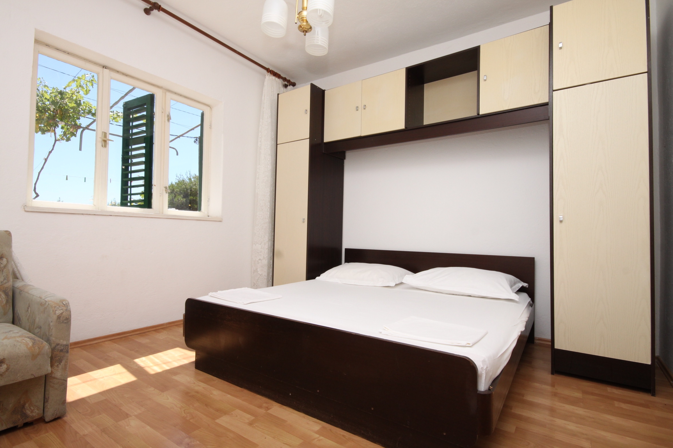 Dvosobni apartma S teraso in pogledom na morje Makarska  A-b