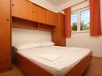 Makarska, Bedroom in the apartment, (pet friendly) and WiFi.