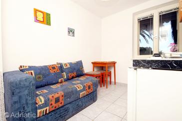 Dining room Makarska, Dining room in the studio-apartment, dopusteni kucni ljubimci.