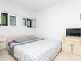 Ložnice Igrane, Ložnice v ubytování typu studio-apartment, s klimatizací, domácí mazlíčci povoleni a WiFi.