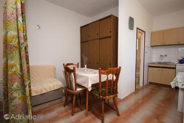 Dining room Podaca, Dining room in the studio-apartment.