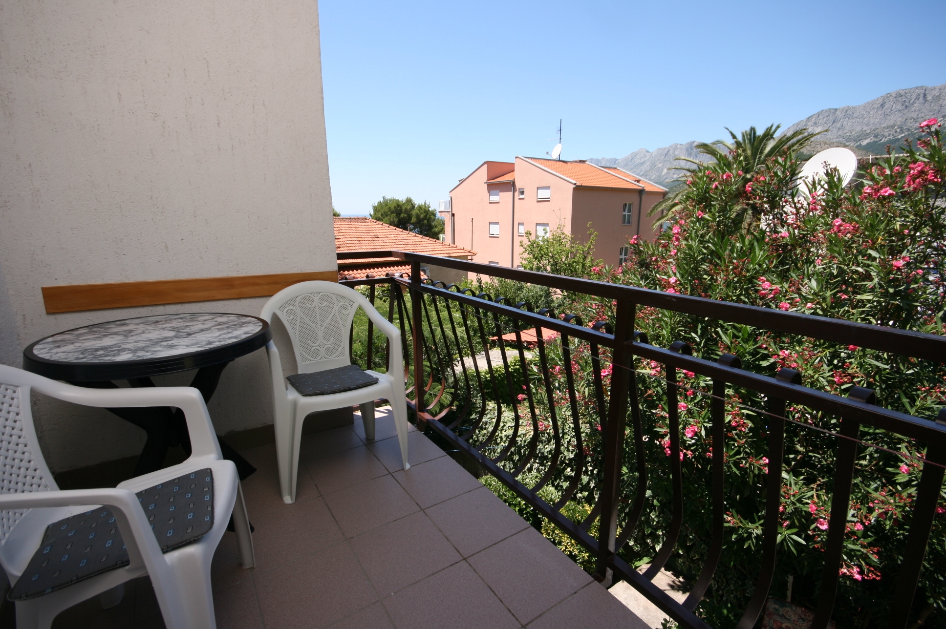 Three bedroom apartment with terrace and sea view Zaostrog, Makarska  A-a