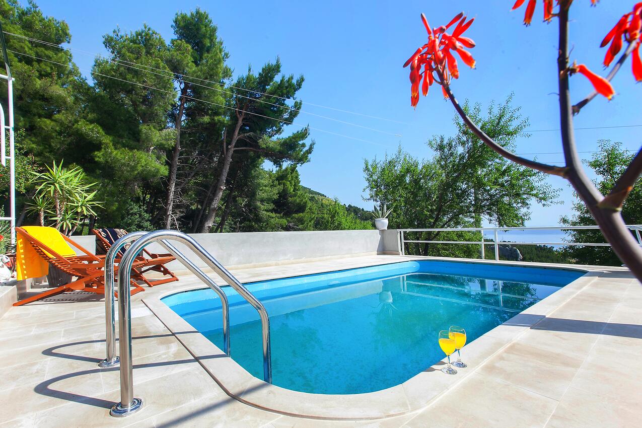 1 Zimmer Haus Mit Terrasse Und Meerblick Kotisina Makarska K