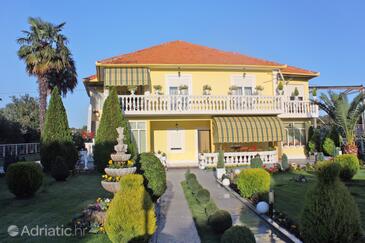 Bibinje, Zadar, Объект 681 - Апартаменты с галечным пляжем.