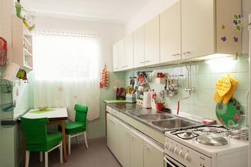 Kitchen Makarska, Kitchen in the apartment, dopusteni kucni ljubimci i WIFI.