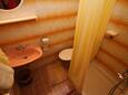 Koupelna Tučepi, Koupelna v ubytování typu studio-apartment, domácí mazlíčci povoleni a WiFi.